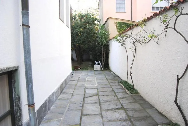 Appartamento Con Giardino Nel Cuore Di Viareggio 0*,